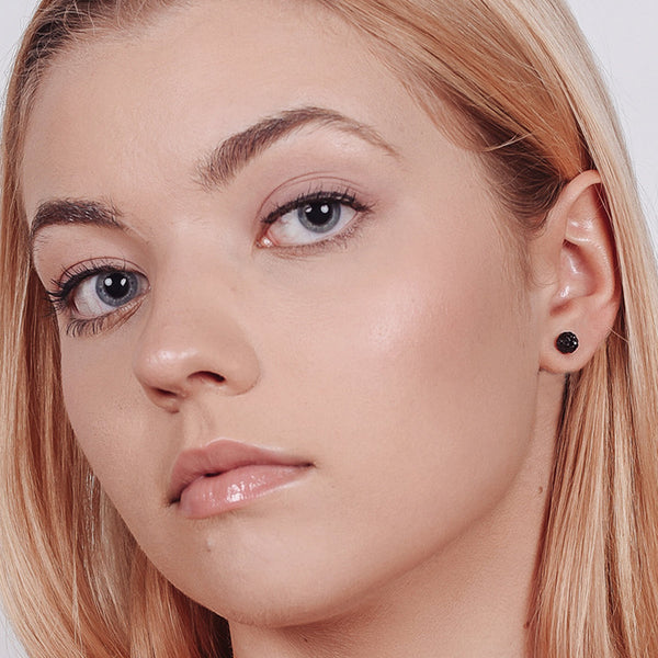Dagen Black and White Ball Stud Set