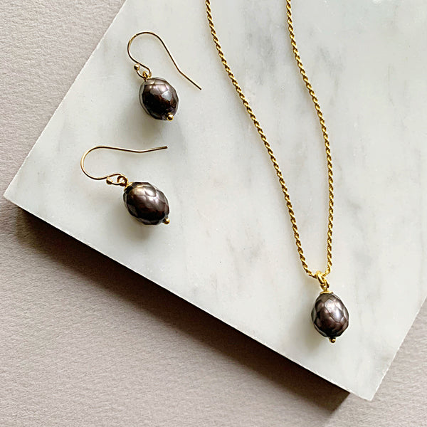 Midnight Pearl Pendant